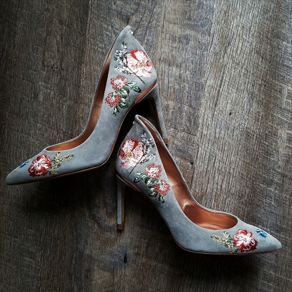 🍒NEW🍒 TED BAKER EMBROIDERED SUEDE PUMPS - Picture 7 of 8